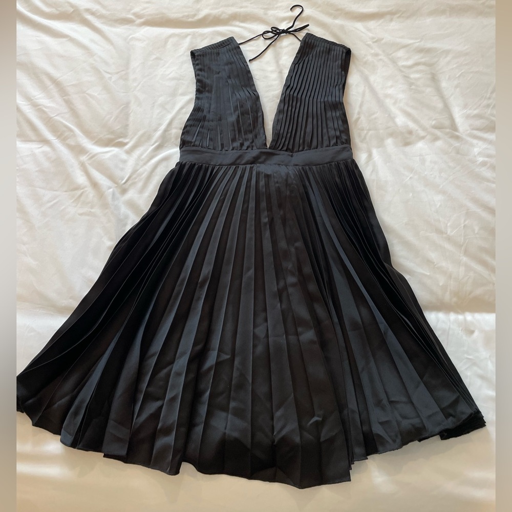 Abercrombie v-neck pleated dress